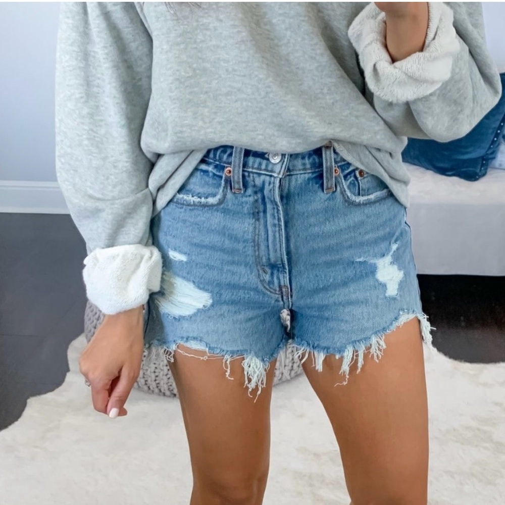 Abercrombie & Fitch High Rise Jean shorts Size 27/4 Medium Wash